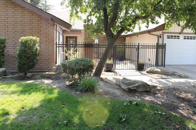 Foto del edificio - 8920 N Fuller Ave