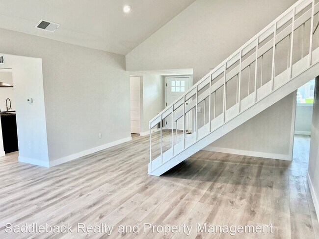 Foto del edificio - 4 br, 2 bath House - 1080 Elmhurst Dr.