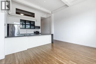 Building Photo - 220 Dundurn St S