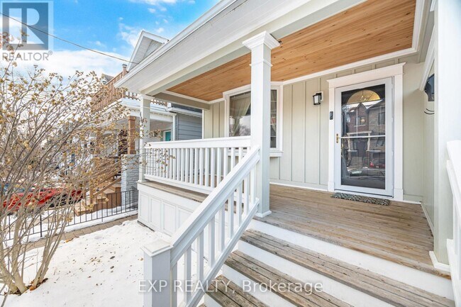 Photo du bâtiment - 402 Woodfield Rd.