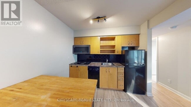 Photo du bâtiment - 200 Victoria St