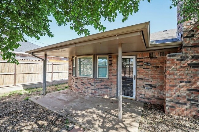 Foto del edificio - 7902 Gerald Dr