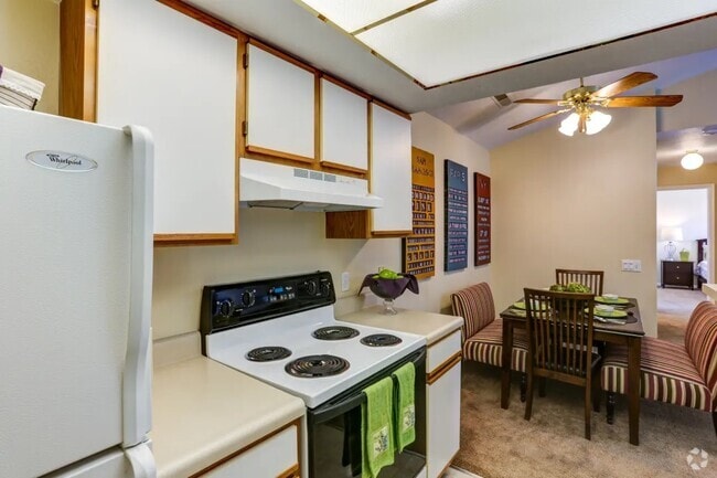 Building Photo - Sterling Pointe Apartments