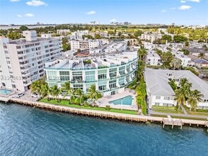Building Photo - 2000 Bay Dr E