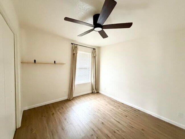 Foto del edificio - 1410 Chapel Creek Rd