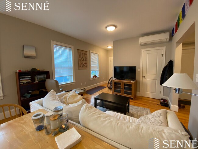 Building Photo - 27 7th St