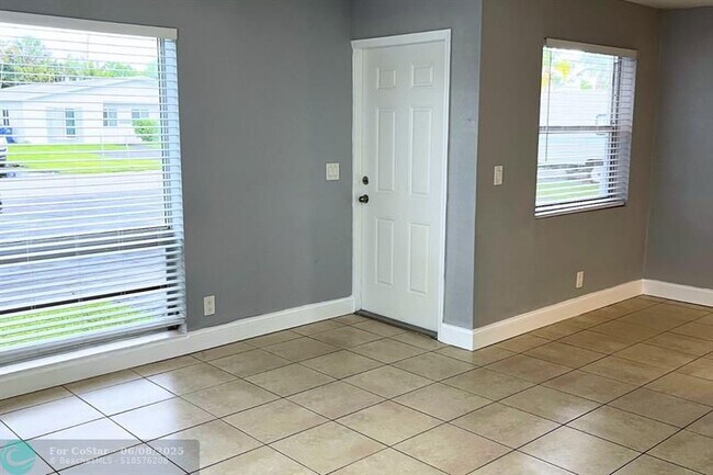 Foto del edificio - 838 SW 14th St