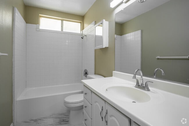 1 habitación, 1 baño - 720 pies cuadrados - Baño - Seranado Fountain Apartments