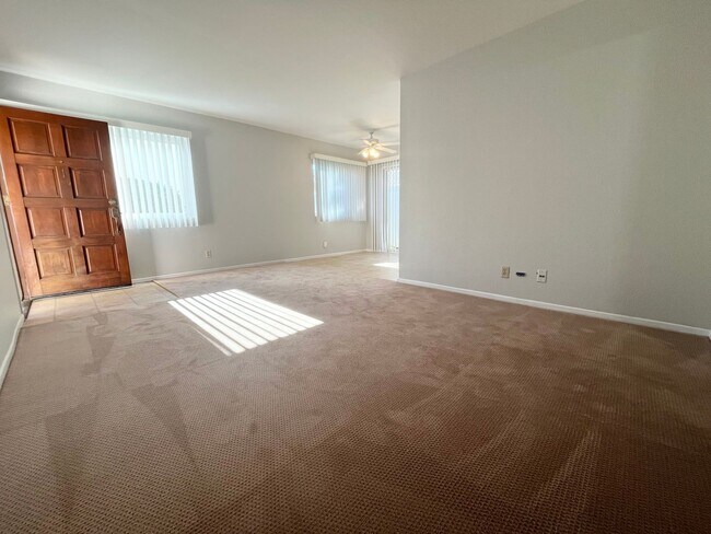 Foto del edificio - AVAILABLE NOW! 3 BLOCKS TO MISSION BAY! 2B...