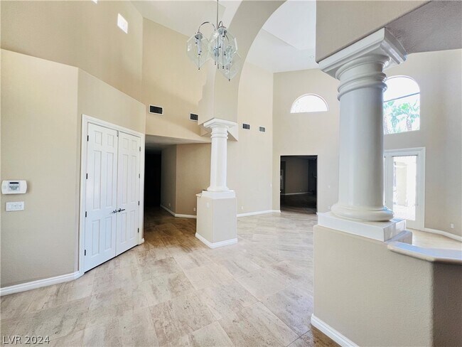 Building Photo - 7408 Silver Palm Ave