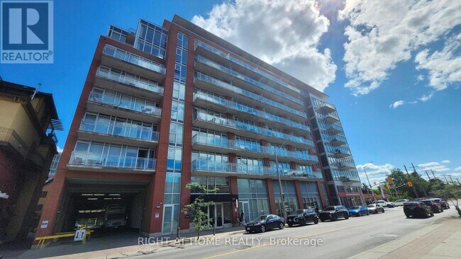 Building Photo - 354-354 Gladstone Ave