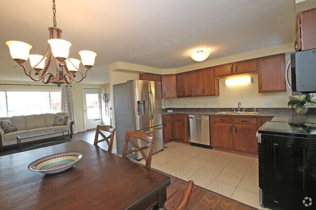 Building Photo - 2751 Latonia Ave