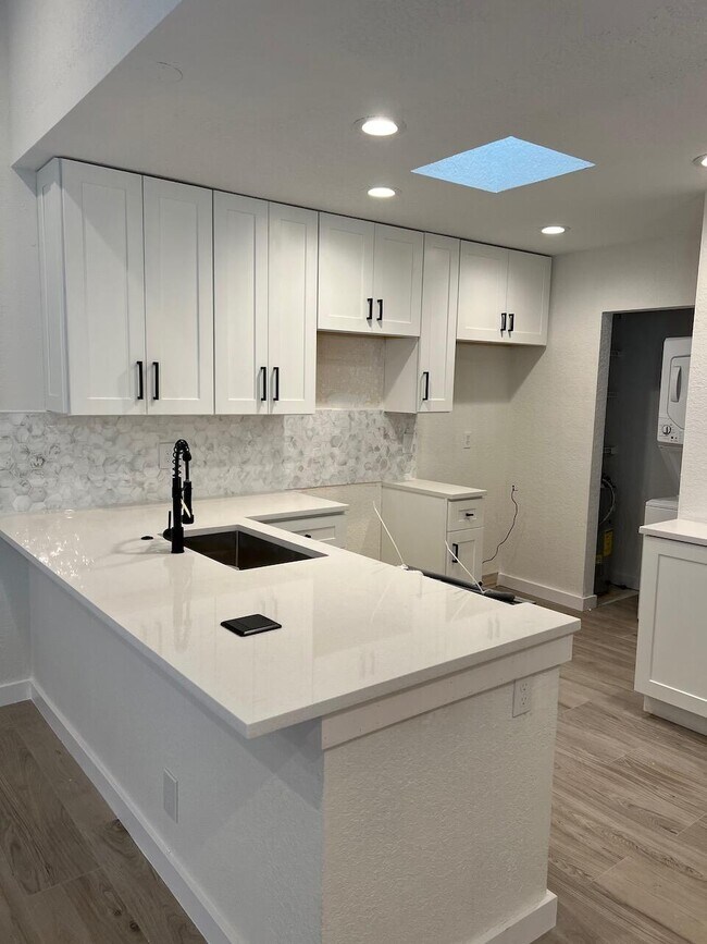 Building Photo - 1602 Waterview Cir