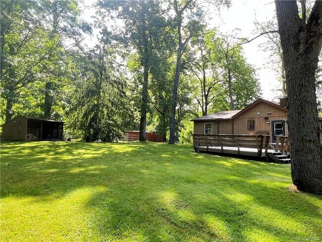 Foto del edificio - 275 Birch Hill Rd