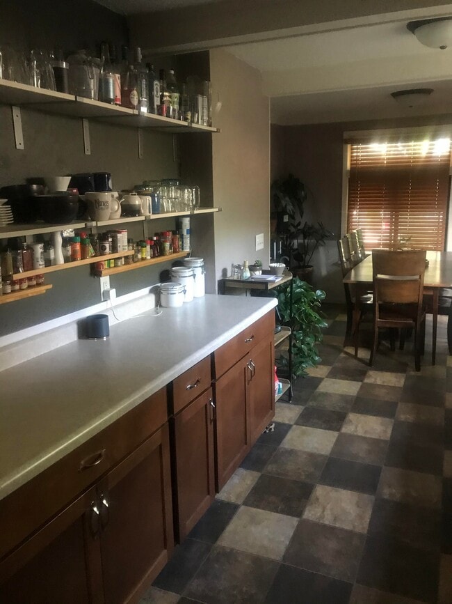 Cocina y comedor - 826 Clayland St