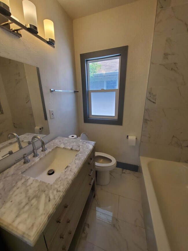 Foto del edificio - 4455-4457 N 30th St. (Duplex)