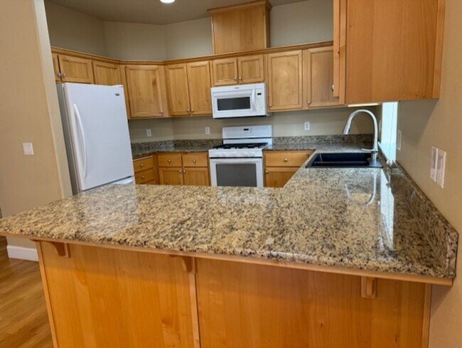 Building Photo - Single level home NE Bend
