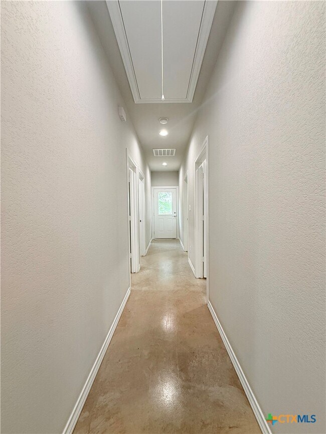 Building Photo - 607 E Martindale St