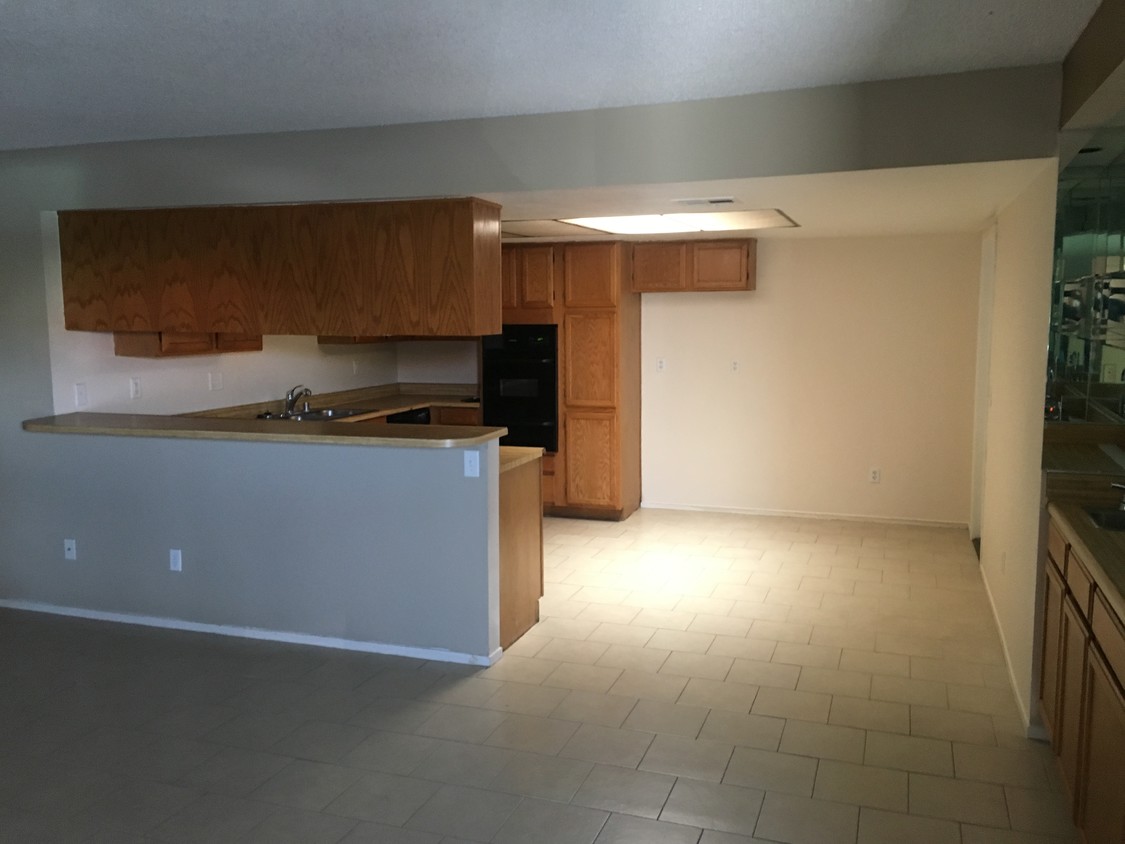 Primary Photo - 32955 Canyon Vista Rd