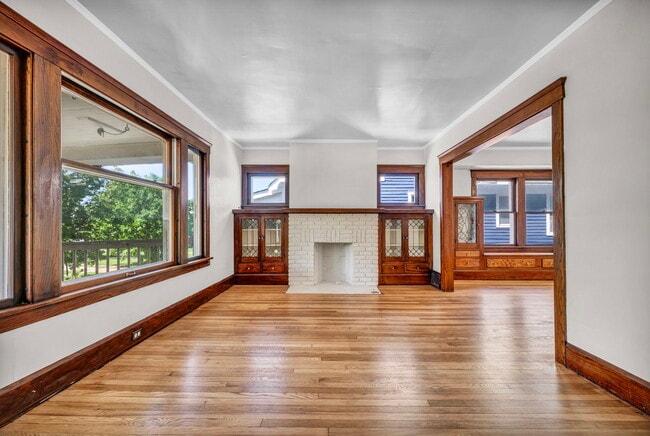 Building Photo - 1331 W 102nd St
