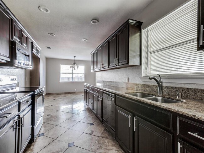 Building Photo - 741 Newberry Dr