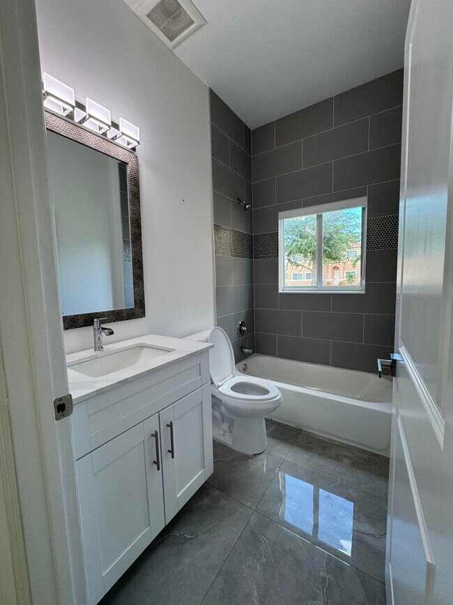 Building Photo - 4522 NW 36th Ct