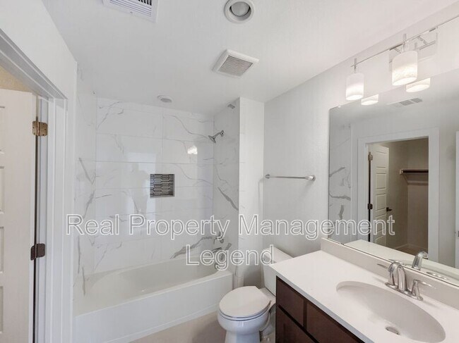 Building Photo - 809 Jamestown Ln