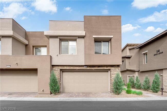Building Photo - 600 N Carriage Hill Dr