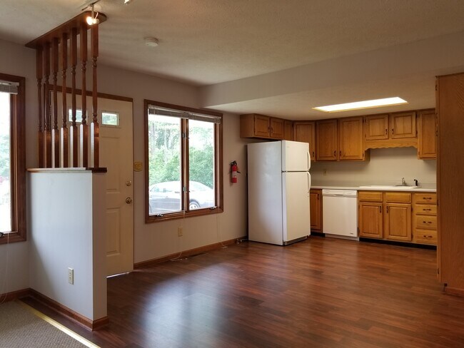 Building Photo - * August 2025* GREAT 3 bed House!!