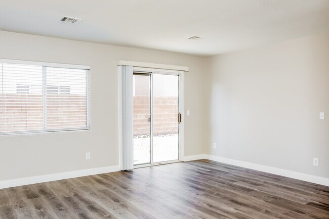 Foto del edificio - 4511 Grotto Ct