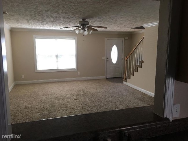 Building Photo - 2 br, 2.5 bath Townhome - 410 Mill Cir,