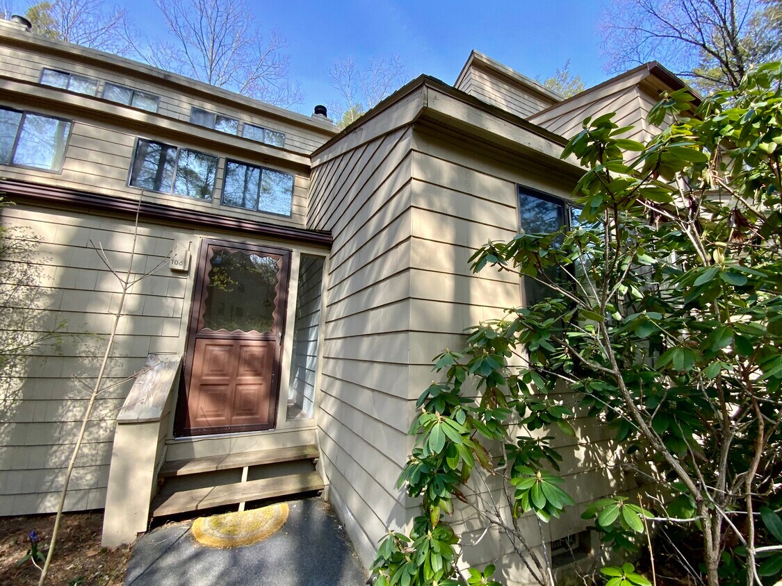 Primary Photo - 106 Woodside Cir