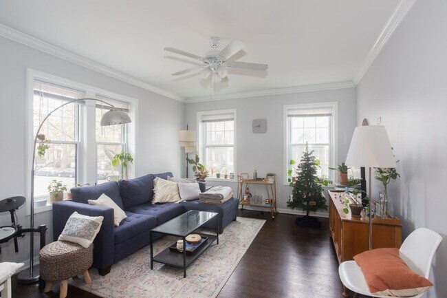 Foto del edificio - 3712 N Sheffield Ave