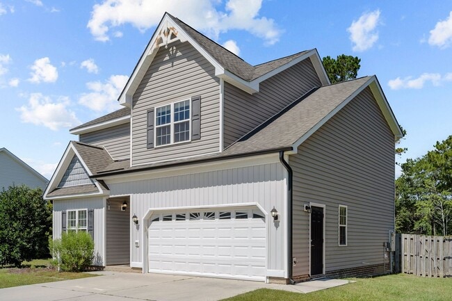 Building Photo - Welcome to Wedgefield Circle!