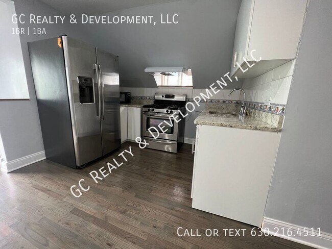 Building Photo - ** OLD IRVING PARK / 1 BEDROOM / 1 BATH / ...
