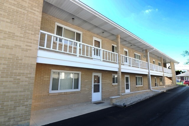 Building Photo - 220 Griffing Ave