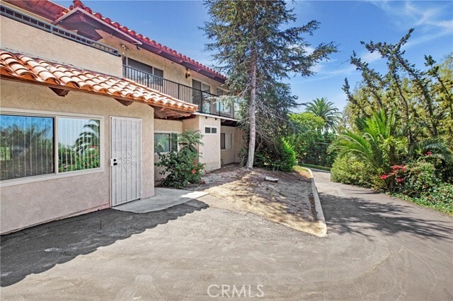 Building Photo - 1731 La Loma Dr