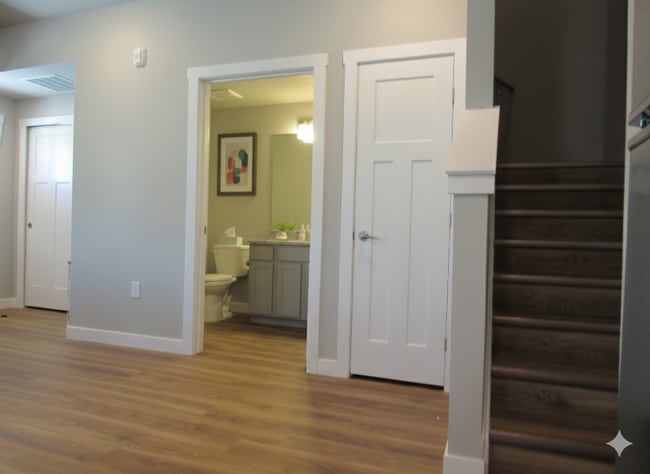 Interior Photo - Clover On Cascade