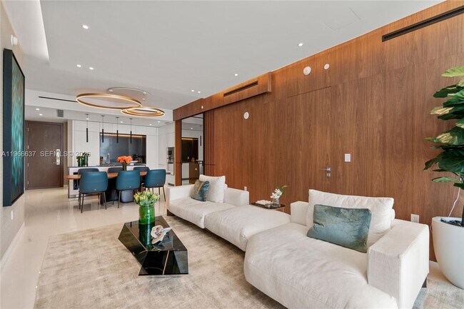 Building Photo - 300 Biscayne Blvd Way