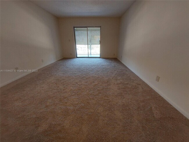 Foto del edificio - 257 S Cypress Rd
