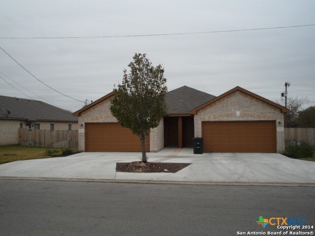 Foto principal - 210 Stone Gate Dr