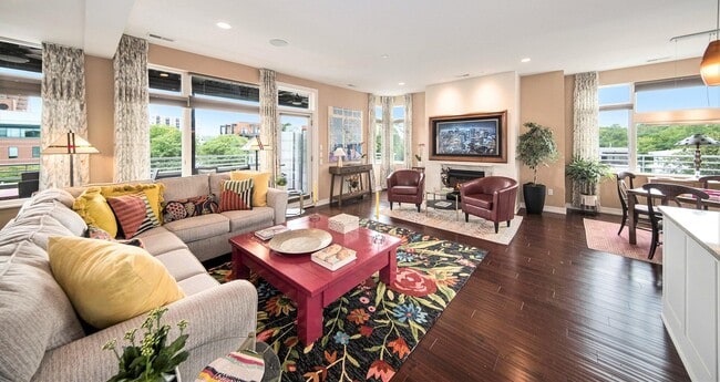 Building Photo - 121 W Kingsley St