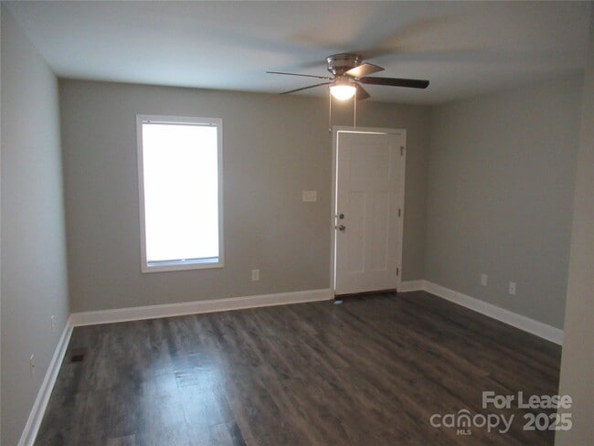 Building Photo - 604 Victory Grove Church Rd