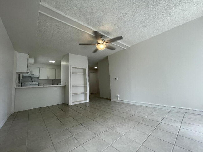 Building Photo - WALINA APTS studio w/pkg, sec, W/D, c-fan,...