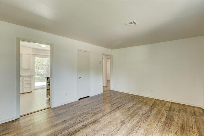 Foto del edificio - 113 E 12th St