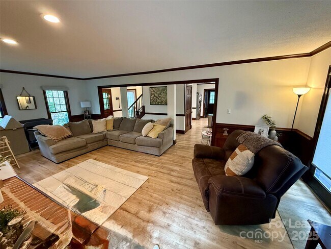 Foto del edificio - 9430 Hill Rd