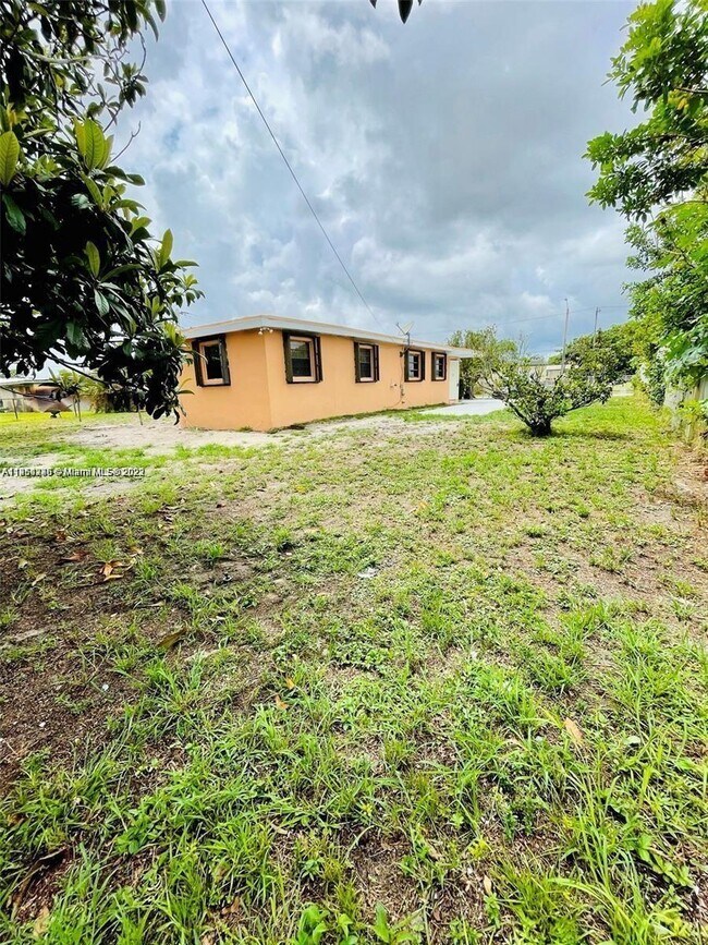 Foto del edificio - 3210 NW 208th Terrace