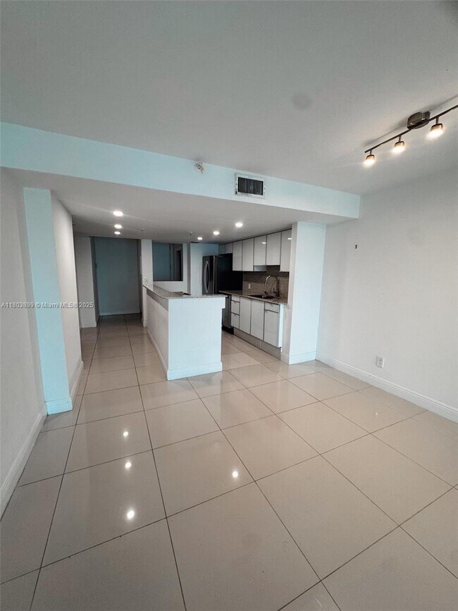 Foto del edificio - 1632 S Bayshore Ct