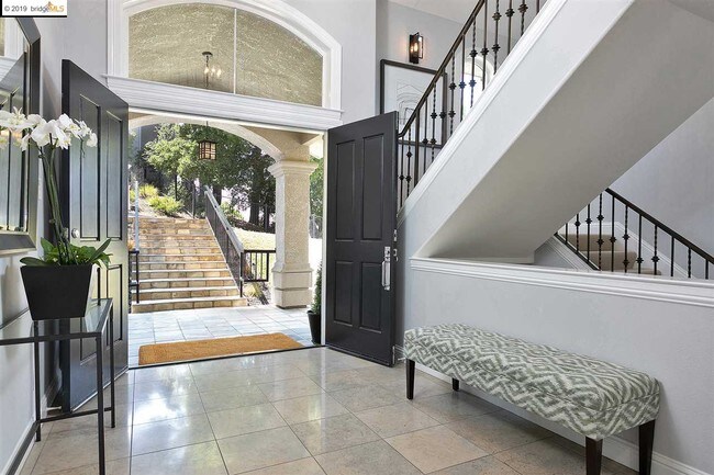 Foto del edificio - 6130 Mazuela Dr