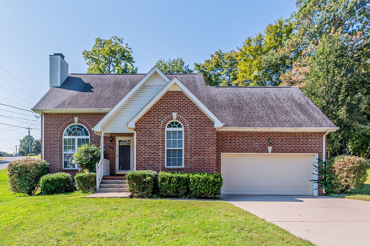 Foto principal - Beautiful Home in Hendersonville!